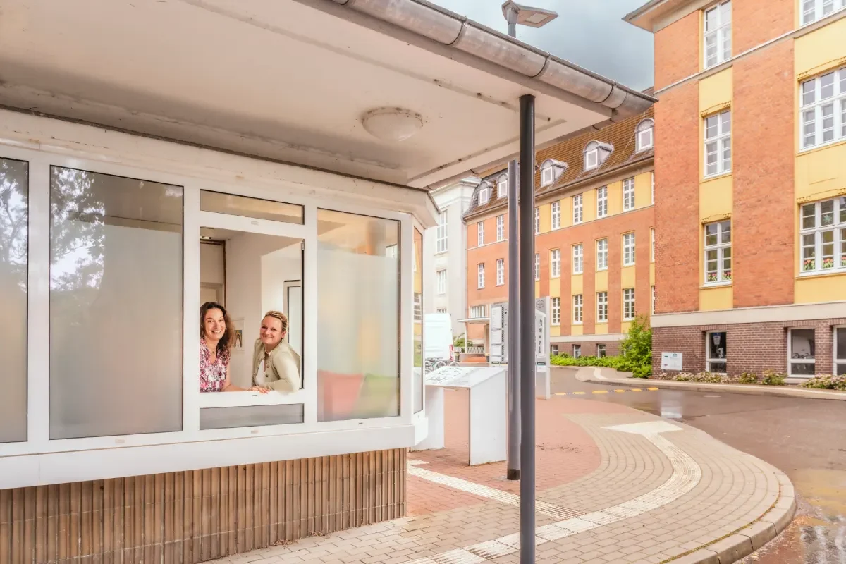 Büro der Quartiersbegleitung am großen Parkplatz im Robert-Koch-Park